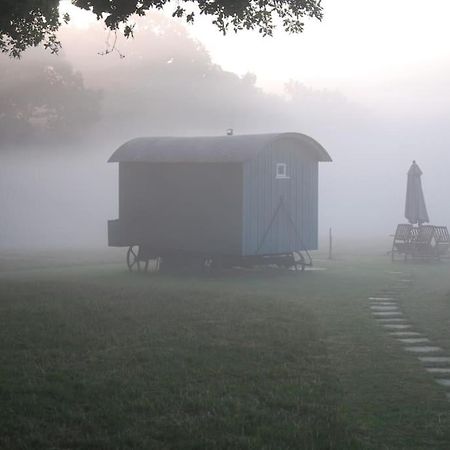 Skylark Shepherds Hut Ройал-Танбридж-Уэльс Экстерьер фото