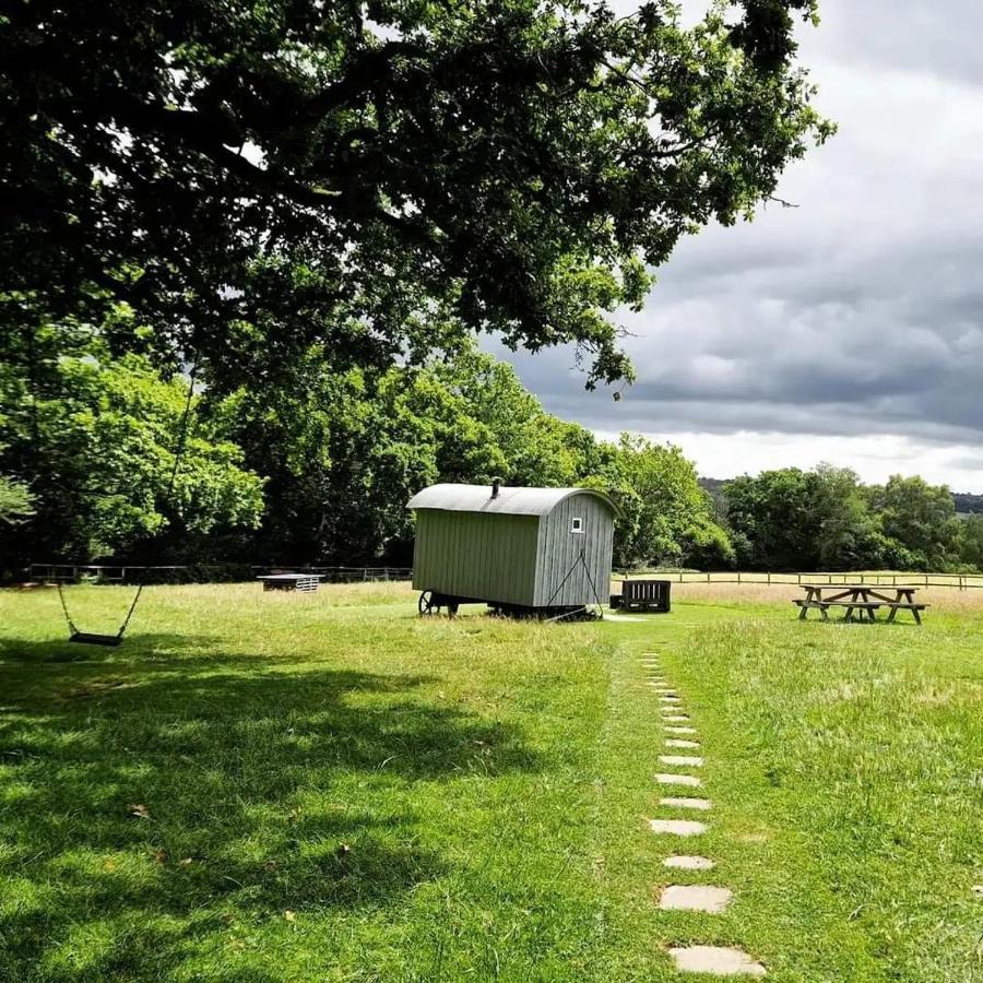 Skylark Shepherds Hut Ройал-Танбридж-Уэльс Экстерьер фото