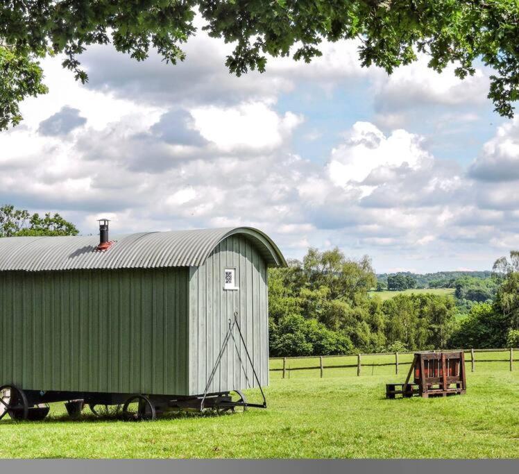 Skylark Shepherds Hut Ройал-Танбридж-Уэльс Экстерьер фото